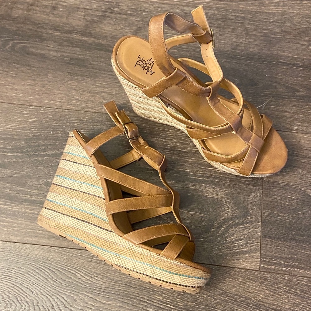 Black Poppy Wedges